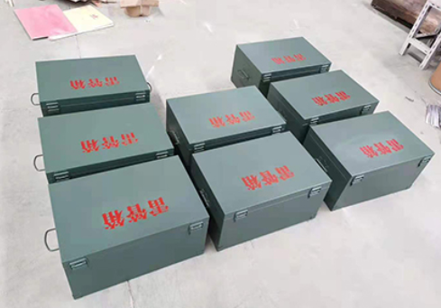 积石山炸药箱和雷管箱一般是怎么存放的？